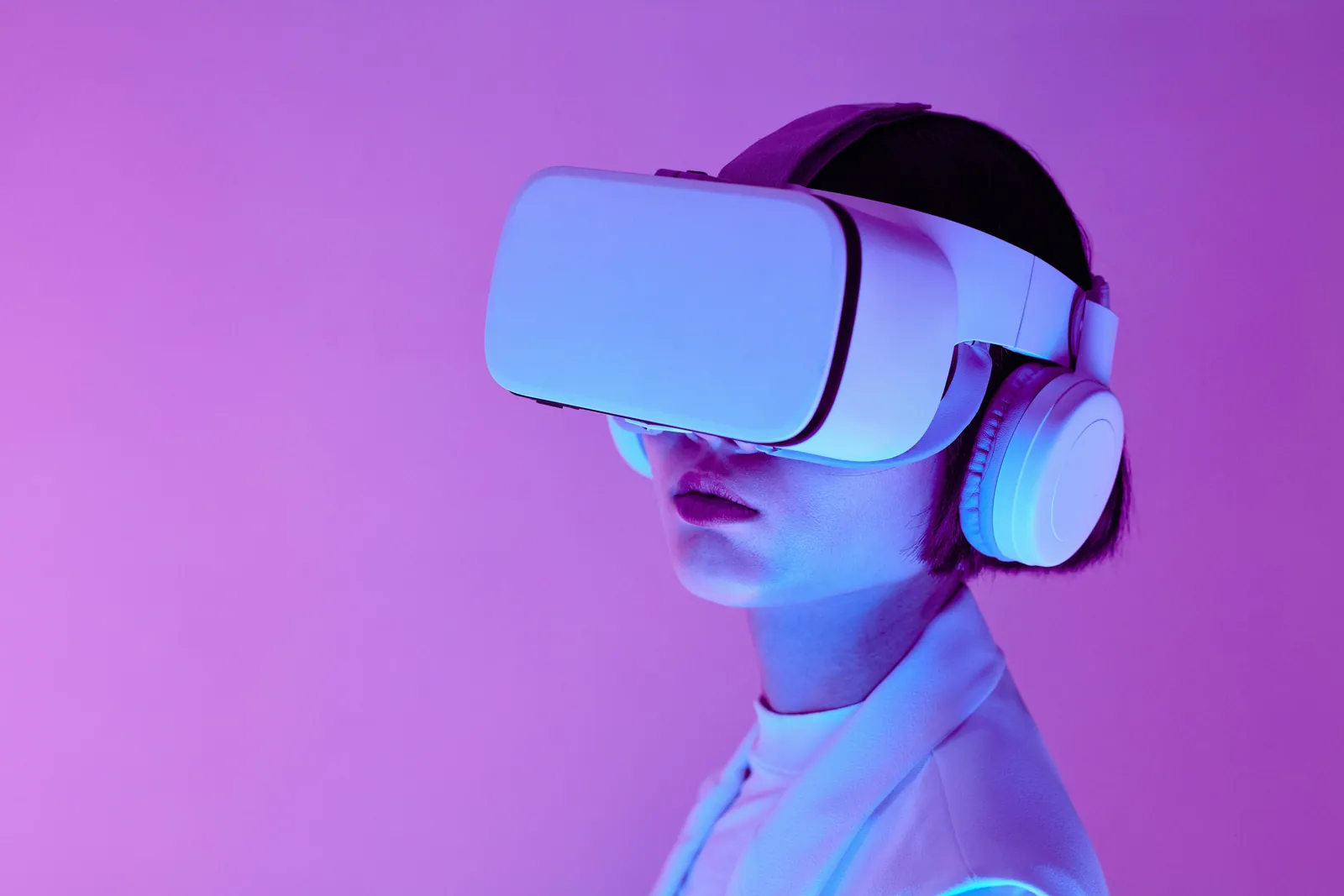 Person wearing a virtual reality headset for training
